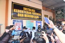 Gubernur Khofifah Santuni Korban Tragedi Kanjuruhan Malang, Biaya Rumah Sakit Gratis - JPNN.com Jatim