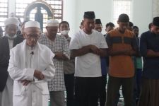 Ratusan Warga & Pemain Persebaya Ikuti Salat Gaib di Masjid Al-Akbar Surabaya - JPNN.com Jatim