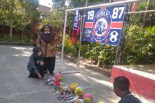 SDN Purwantoro 2 Malang Doa Bersama Untuk Korban Tragedi Kanjuruhan - JPNN.com Jatim