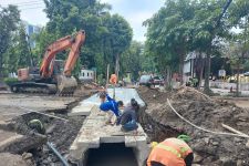 Pemkot Surabaya Targetkan Pengerjaan 2 Titik Saluran Air Rampung Dua Pekan - JPNN.com Jatim
