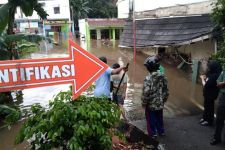 Kabar Terkini tentang Tembok MTsN 19 Jakarta yang Ambruk Diterpa Banjir, Ya Tuhan - JPNN.com Jakarta