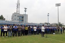 Legenda Pemain Persib Gelar Salat Gaib Korban Tragedi Stadion Kanjuruhan - JPNN.com Jabar