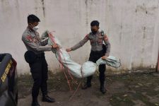 Polisi Amankan ‘Pocong’ yang Resahkan Pengendara Motor di Bandung Barat - JPNN.com Jabar