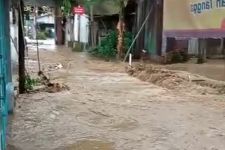 Hujan Deras, 2 Kelurahan di Semarang Terendam Banjir - JPNN.com Jateng