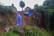 Bantaran Sungai Winongo Longsor karena Hujan, Warga Yogyakarta Diminta Waspada - JPNN.com Jogja