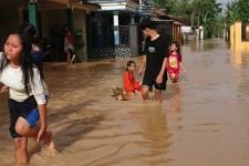 Banjir Kiriman dari Trenggalek, Ratusan Rumah di Tulungagung Terendam Hingga 1 Meter - JPNN.com Jatim