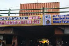 PKL Kolong Tol Tambak Asri: Kalau Digusur, Saya & Suami Mau Berjualan di Mana Lagi? - JPNN.com Jatim