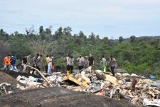 Astagfirullah, Lahan Kosong di Tengah Hutan Bogor Jadi Tempat Pembuangan Limbah Beracun - JPNN.com Jabar