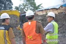 Atasi Banjir di Pondok Maharta Tangsel, Turap di Kampung Bulak Dibangun - JPNN.com Banten