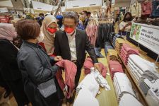 Hadir di Kota Bandung, Uniqlo Berikan Ruang Pamer Produk UMKM - JPNN.com Jabar