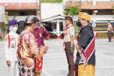 Kisah Umar Syaroni, Penyandang Tunadaksa yang Menjadi Pemuda Inspiratif Untag Surabaya - JPNN.com Jatim