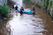 70 Personel SAR Gabungan Cari Kakek Terpeleset ke Sungai Cikapundung - JPNN.com Jabar