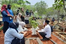 SDN Sukamaju IX Kota Depok Gelar Ziarah dan Doa Bersama ke Makam KPC - JPNN.com Jabar