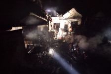 Kebakaran Kedondong Kidul, Total 10 Rumah Terbakar, Wali Kota Eri Sebut Tidak Layak Huni - JPNN.com Jatim