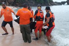 Tim SAR Gabungan Temukan Jasad Wisatawan yang Terseret Ombak Pantai Jungwok - JPNN.com Jogja