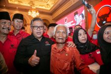 Hasto Konsolidasi dengan Kader Banteng di Surabaya, Targetkan Kemenangan Hattrick di Pemilu 2024 - JPNN.com Jatim
