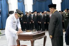 Cheka Virgowansyah Resmi Dilantik Jadi Pj Wali Kota Tasikmaya - JPNN.com Jabar