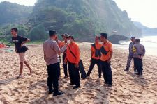 Enam Pelajar Asal Sukoharjo Terseret Ombak di Pantai Gunungkidul - JPNN.com Jogja