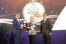 Peforma Bisnis bank bjb Semakin Solid, Nancy Adistyasari Raih The Next Top Leader 2022 - JPNN.com Jabar