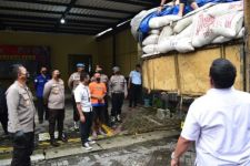 Sopir Truk asal Pasuruan Nakal, Beli Solar 877 Liter Dijual Kembali, Ya Ampun - JPNN.com Jatim