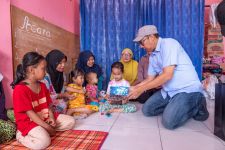 Menjadi ‘Bapak Asuh’, Dedi Taufik Bantu Trauma Healing Korban Gempa Cianjur - JPNN.com Jabar