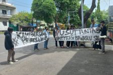 SSC Demo Kejari, Minta Usut Tuntas Dugaan  Pungli di Bawaslu Surabaya - JPNN.com Jatim