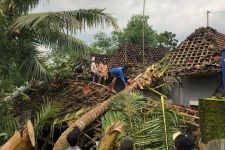 Puluhan Rumah di Bantul Rusak Diterjang Angin Puting Beliung - JPNN.com Jogja