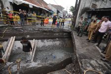 Pemkot Bandung Ngebut Perbaiki Jalan Cibolerang yang Amblas - JPNN.com Jabar