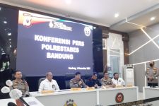 Polisi Amankan Keluarga Pelaku Bom Bunuh Diri Bandung - JPNN.com Jabar