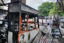 Kebakaran Pasar Ngaliyan Semarang: 10 Kios Ludes Dilahap Api - JPNN.com Jateng