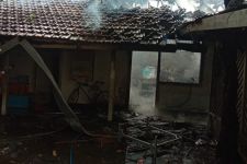 LPG Bocor, Rumah di Tegalsari Kebakaran, 1 Korban Alami Luka Bakar 80 Persen - JPNN.com Jatim