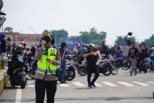 Aksi 135 Menit Aremania Tutup Jalan, Polisi Sukses Atasi Kemacetan - JPNN.com Jatim