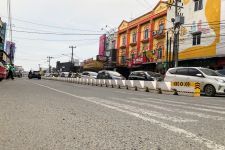 Warga Johor Desak Bobby Nasution Hentikan Pemasangan Median Jalan Karya Wisata, Ancam Gugat - JPNN.com Sumut