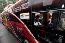 Bus Listrik Resmi Beroperasi di Surabaya, Berikut Rute dan Tarifnya - JPNN.com Jatim