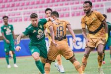 Aji Santoso Sesalkan Peluang Vidal Gagal Cetak Gol Saat Lawan Dewa United - JPNN.com Jatim