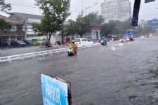 Banjir Kota Semarang, Kendaraan Banyak yang 'Tumbang'  - JPNN.com Jateng