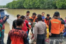 Tak Bisa Berenang, Pengamen Silver Tewas Terseret Arus Sungai Kali Kemuning Sampang - JPNN.com Jatim