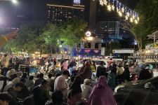 Malam Pergantian Tahun 2023, Masyarakat Kota Surabaya Padati Jalan Tunjungan - JPNN.com Jatim
