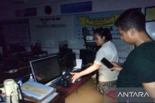 Alat Rekam Kebanjiran, Layanan SIM Polres Sampang Ditutup Sementara - JPNN.com Jatim