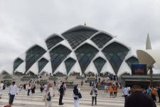 Pesan Penting dari Ridwan Kamil untuk Para Pembuang Sampah di Masjid Raya Al Jabbar - JPNN.com Jabar