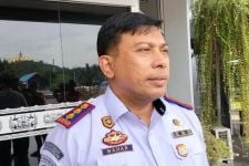 Kendaraan Bermuatan Melebihi Batas Dilarang Menyeberang Melalui Pelabuhan Bakauheni - JPNN.com Lampung