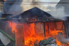 Ditinggal Mencari Sampah, Rumah di Ploso Surabaya Ludes Terbakar - JPNN.com Jatim