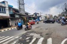 Jalanan Rusak dan Berlubang, DPUPR Depok Salahkan Hujan - JPNN.com Jabar
