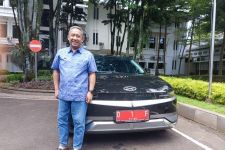 Walkot Bandung Yana Mulyana Mulai Pakai Mobil Listrik Untuk Kendaraan Operasional - JPNN.com Jabar
