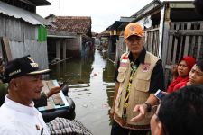 Tinjau Banjir di Pati, Ganjar: Tidak Bisa Dibiarkan Hanya Pasrah pada Alam - JPNN.com Jateng