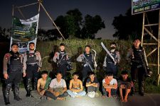 Kronologi Penangkapan Remaja Bersajam dan Molotov oleh Polres Metro Depok - JPNN.com Jabar
