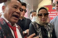 Venna Melinda Bakal Ajukan Cerai Ferry Irawan Setelah Pulang ke Jakarta - JPNN.com Jatim