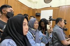  Tak Percaya Hukum, Keluarga Korban Tragedi Kanjuruhan Kawal Sidang di PN Surabaya - JPNN.com Jatim