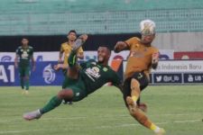 Gol Akrobatik Paulo Victor Antarkan Persebaya Taklukkan Bhayangkara FC - JPNN.com Jatim