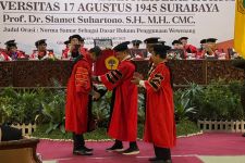 Prof Slamet Suhartono Jadi Guru Besar ke-19 Untag Surabaya, Berikut Profilnya - JPNN.com Jatim